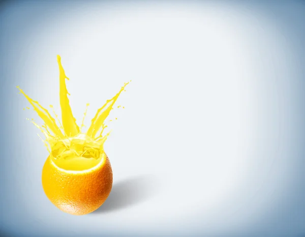 Fresh orange juice with a splash — Stock Photo, Image