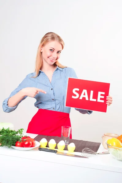 Portrait of a young woman, hold sale mark — Stock Photo, Image