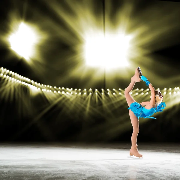 Performance de jeunes patineurs, spectacle de glace — Photo