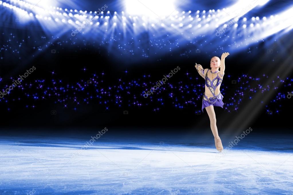 performance of young skaters, ice show