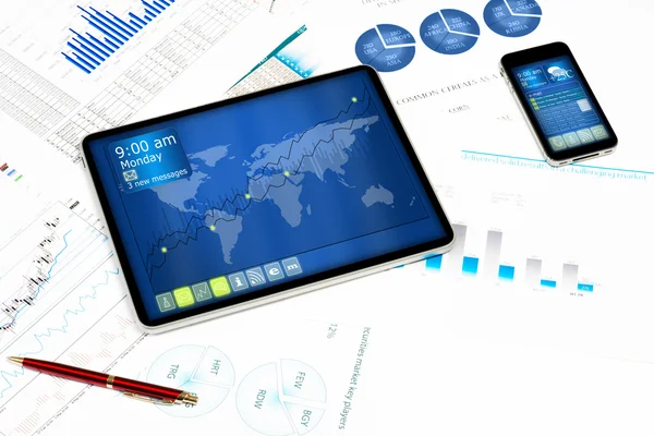 Tablet, celular e documentos financeiros — Fotografia de Stock