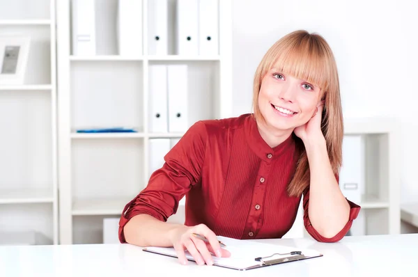 Retrato de mujer de negocios hermosa —  Fotos de Stock