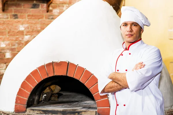 Retrato de um cozinheiro na cozinha — Fotografia de Stock