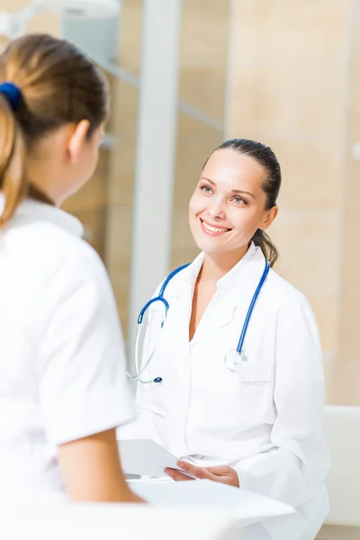 Two doctors talking in the lobby of the hospital — Stock Photo, Image