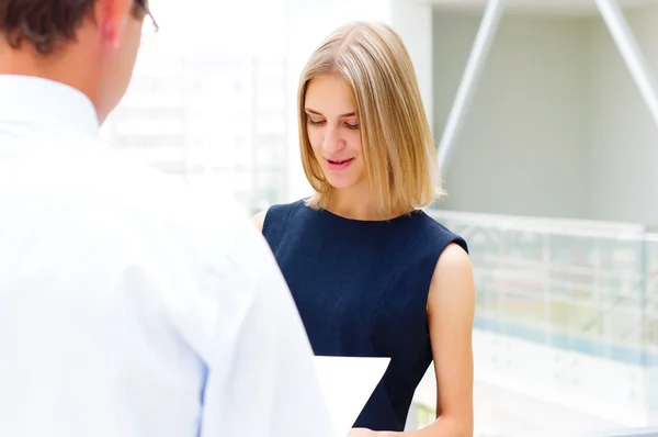 Business man and business woman in the office — Stock Photo, Image