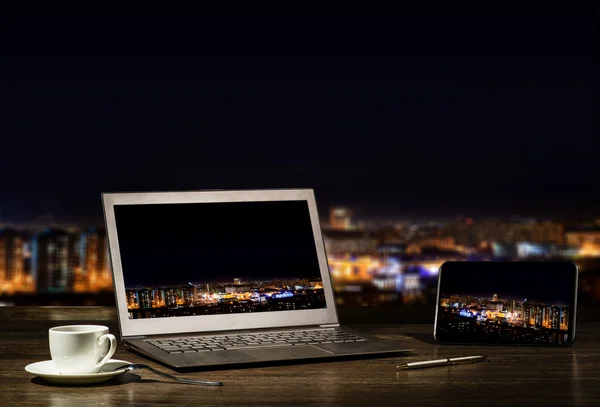 Laptop e tablet, empresário local de trabalho Fotos De Bancos De Imagens Sem Royalties