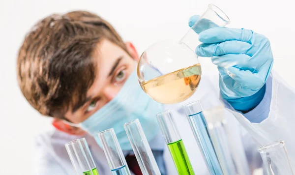 Scientist working in the lab — Stock Photo, Image