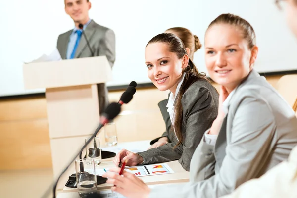 Businessmen communicate at the conference — Stock Photo, Image