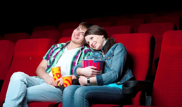Paar in de bioscoop — Stockfoto