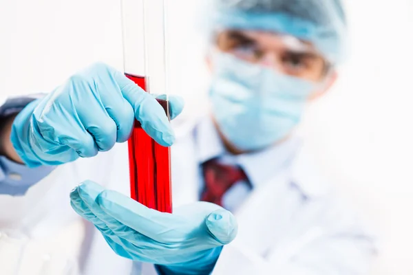 Scientist working in the lab — Stock Photo, Image