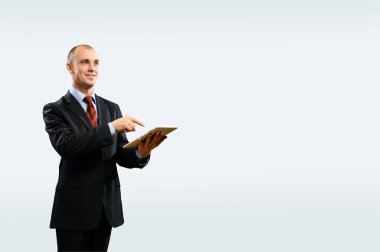 iş adamı tablet ile çalışma