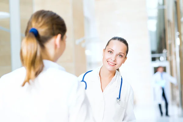 Two doctors talking in the lobby of the hospital — Stock Photo, Image