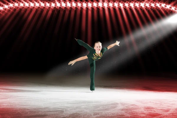 Wydajność młodych łyżwiarzy, ice show — Zdjęcie stockowe