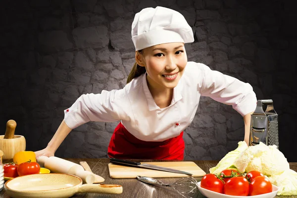 Retrato mujer asiática cocina —  Fotos de Stock
