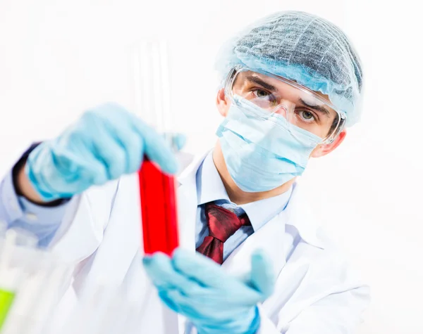 Cientista que trabalha no laboratório — Fotografia de Stock