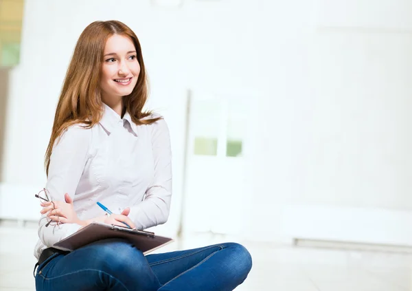 Portrait of an attractive woman — Stock Photo, Image