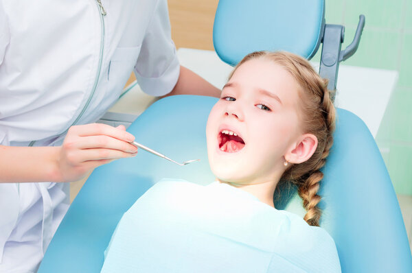 girl visiting dentists, visit the dentist