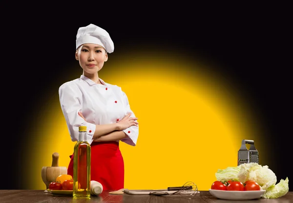 Retrato mujer asiática cocina — Foto de Stock