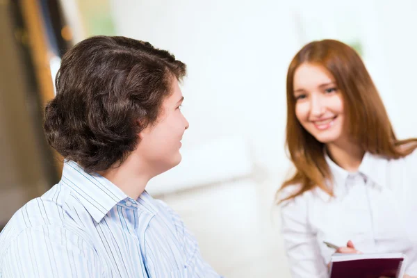 Porträt der Wirtschaft bei einem Meeting — Stockfoto