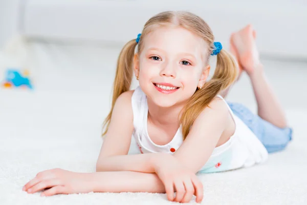 Close-up portrait of a cute girl — Stock Photo, Image