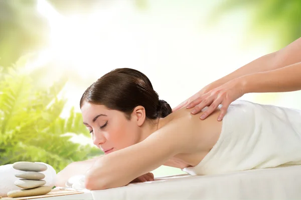 Beautiful spa woman lying on the couch — Stock Photo, Image