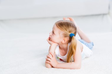 yakın çekim portre sevimli bir kız