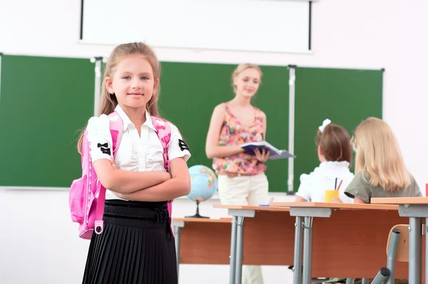 Portret uczennica z plecaka — Zdjęcie stockowe