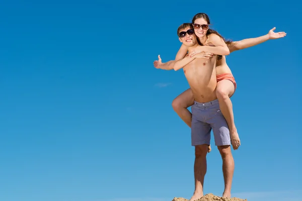 Couple hugging — Stock Photo, Image