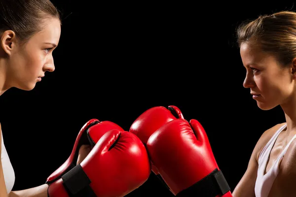 Confrontation between the two women boxers — Stock Photo, Image