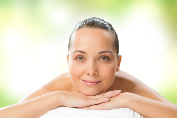 Retrato de cerca de una hermosa mujer de spa — Foto de Stock