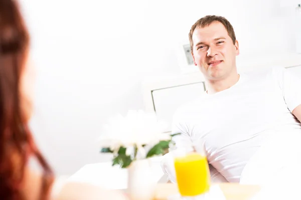 Woman brought her boyfriend breakfast in bed — Stock Photo, Image