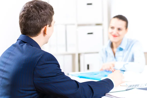 Businessman talking with a colleague — Stock Photo, Image