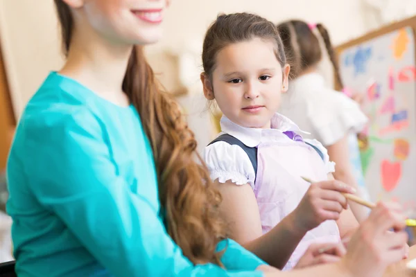 Flicka i skolan — Stockfoto