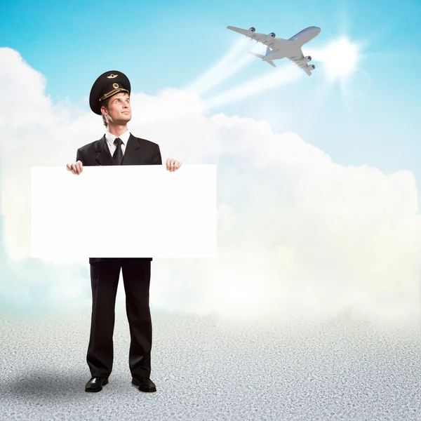 Pilot in the form of holding an empty billboard — Stock Photo, Image