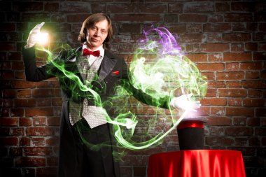 Magician sihirli şapkadan neden olur.