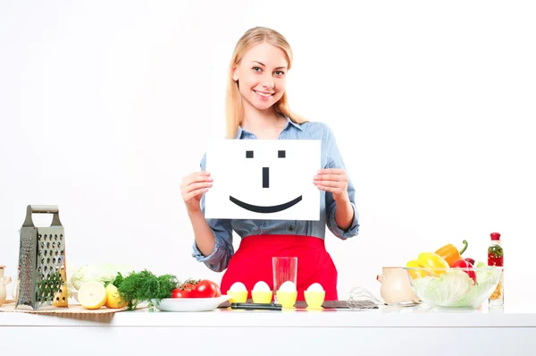 Ritratto di una giovane donna, tenere il segno del sorriso — Foto Stock