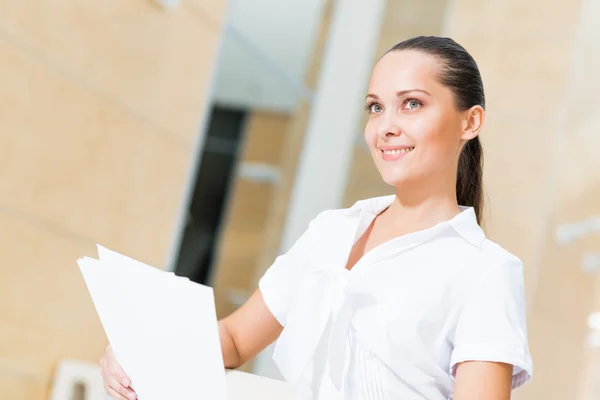 Retrato de una exitosa mujer de negocios — Foto de Stock