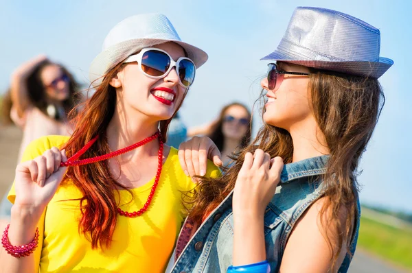 Two young girlfriends having fun — Stock Photo, Image