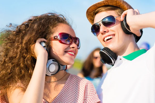 Young couple — Stock Photo, Image