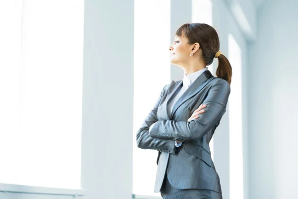 Mujer de negocios moderna joven — Foto de Stock