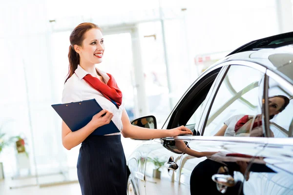 Young woman in a showroom consultant — Stock Photo, Image