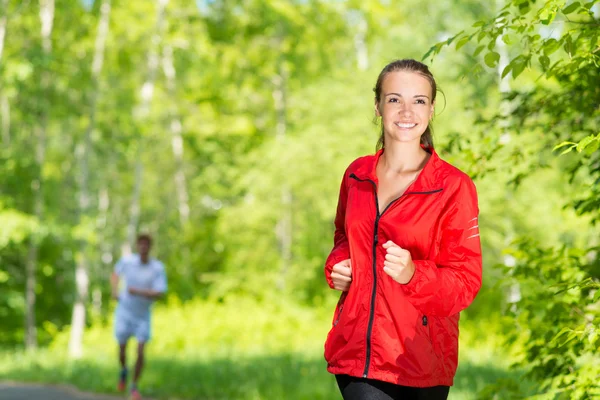 Friska unga kvinnliga idrottare kör — Stockfoto