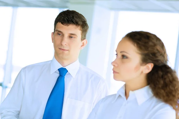 Businessmen are meeting near the flipchart — Stock Photo, Image