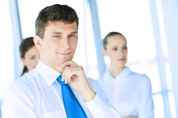 Jonge succesvolle zakenman — Stockfoto