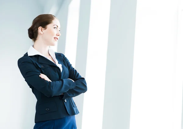 Mujer de negocios moderna joven — Foto de Stock