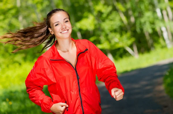 Saudável jovem atleta feminino correndo — Fotografia de Stock