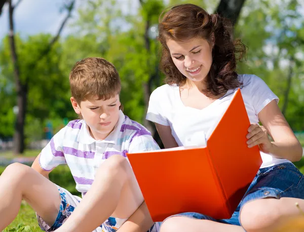 Reading a book together — Stock Photo, Image