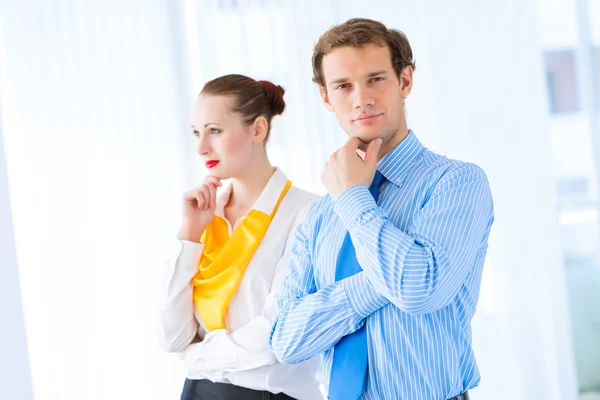 Retrato de un empresario en el cargo — Foto de Stock