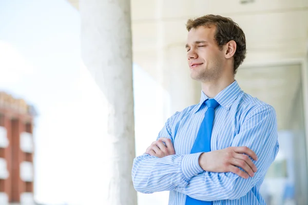 Successful young businessman smiling — Stock Photo, Image