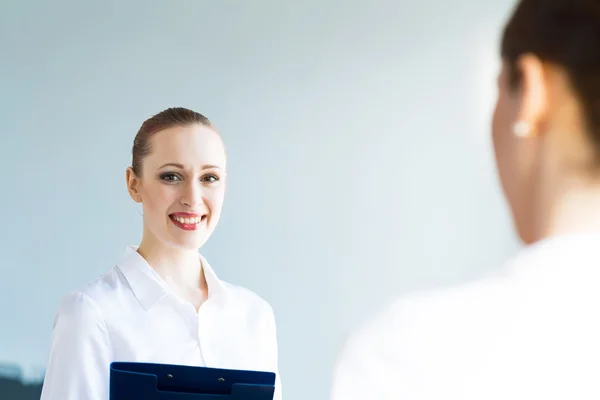 Joven mujer de negocios — Foto de Stock